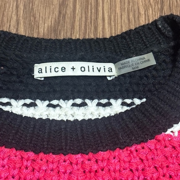 🔥🔥🔥Alice + Olivia Colorful Striped Crew Neck Sweater Size: Medium🔥🔥🔥 - Picture 2 of 7